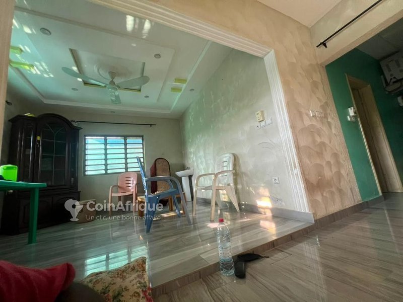 Maison spacieuse de 5 pièces avec installation électrique double et finitions haut de gamme