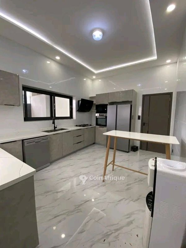 Villa luxueuse de 4 pièces avec piscine et jardin spacieux