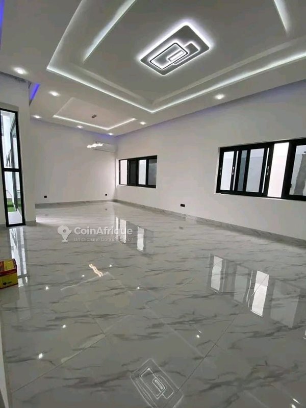 Villa luxueuse de 4 pièces avec piscine et jardin spacieux