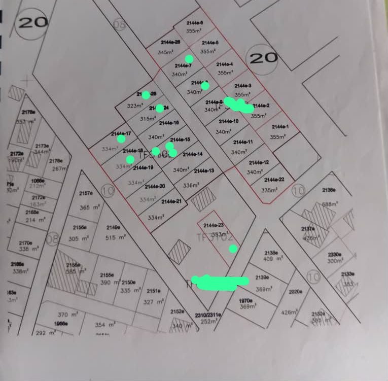 Terrain constructible avec titre foncier dans un quartier prisé