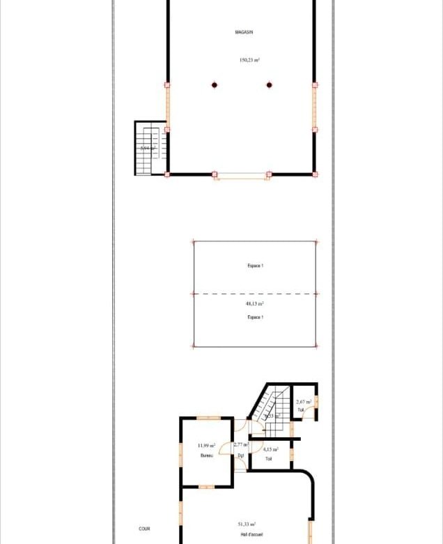 Immeuble commercial spacieux avec bureaux et hall d'accueil moderne