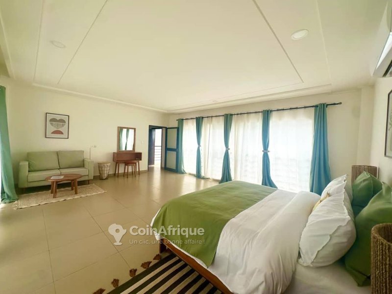 Villa luxueuse de 4 pièces avec piscine et garage double