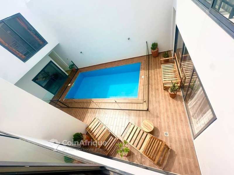 Villa luxueuse de 4 pièces avec piscine et garage double