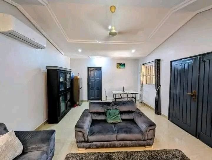 Villa meublée de 2 pièces avec jardin et garage dans un cadre résidentiel calme