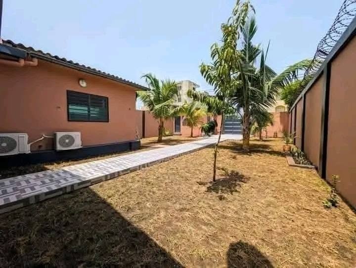 Villa meublée de 2 pièces avec jardin et garage dans un cadre résidentiel calme