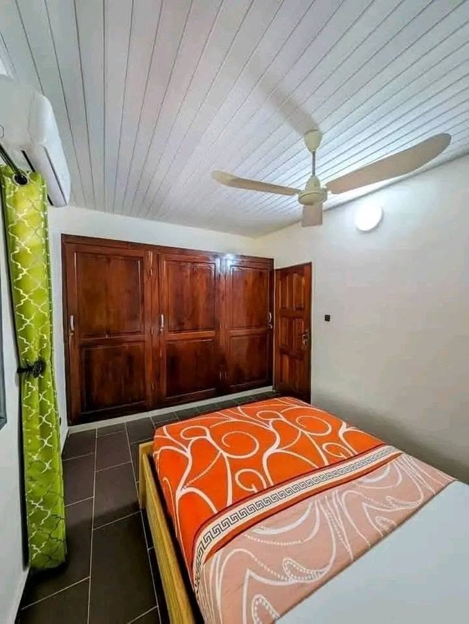 Villa meublée de 2 pièces avec jardin et garage dans un cadre résidentiel calme