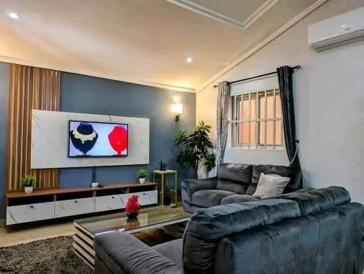 Villa meublée de 2 pièces avec jardin et garage dans un cadre résidentiel calme