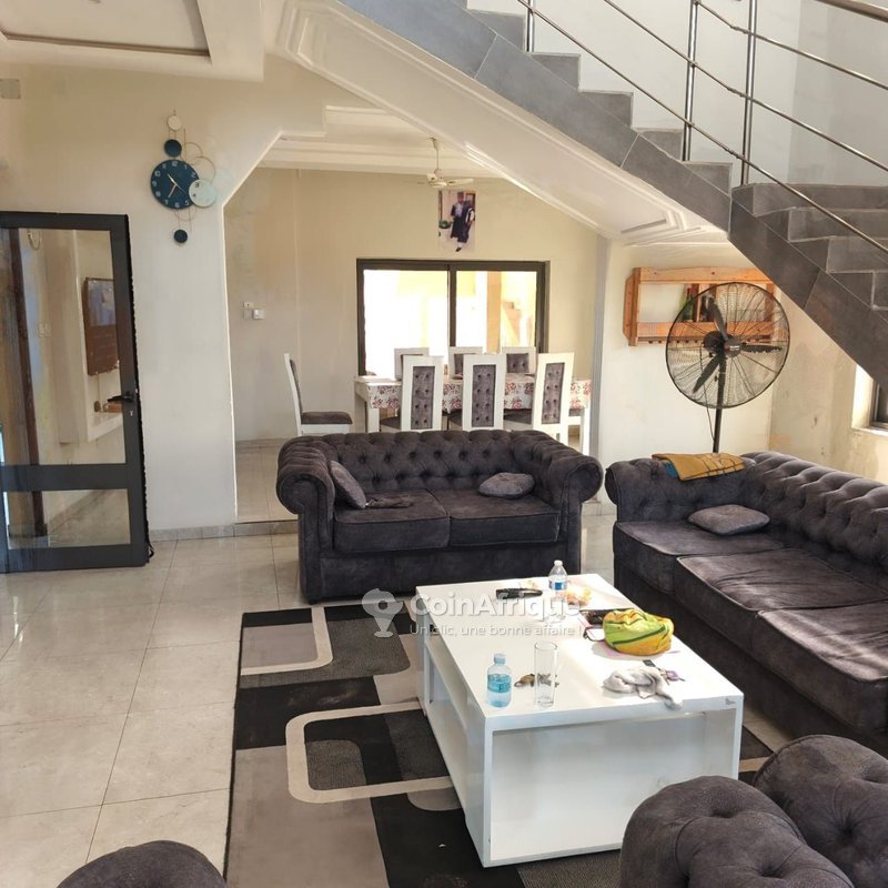 Villa luxueuse de 4 pièces avec piscine et vue sur mer