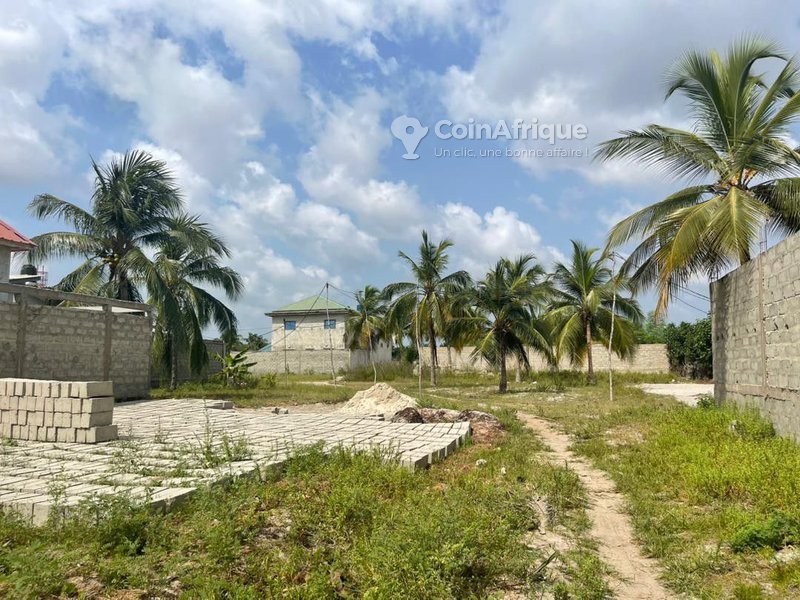 Terrain à vendre - 8 lots de parcelles avec emplacement stratégique près d'infrastructures haut de gamme