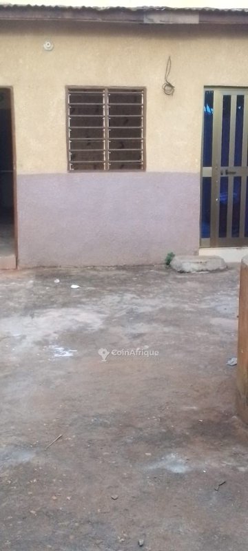 Villa spacieuse de 7 pièces avec boutique et documents légaux complets