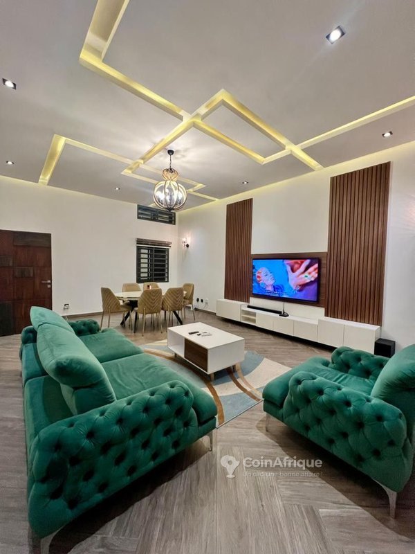 Appartement meublé haut standing de 3 pièces avec climatisation complète et services premium