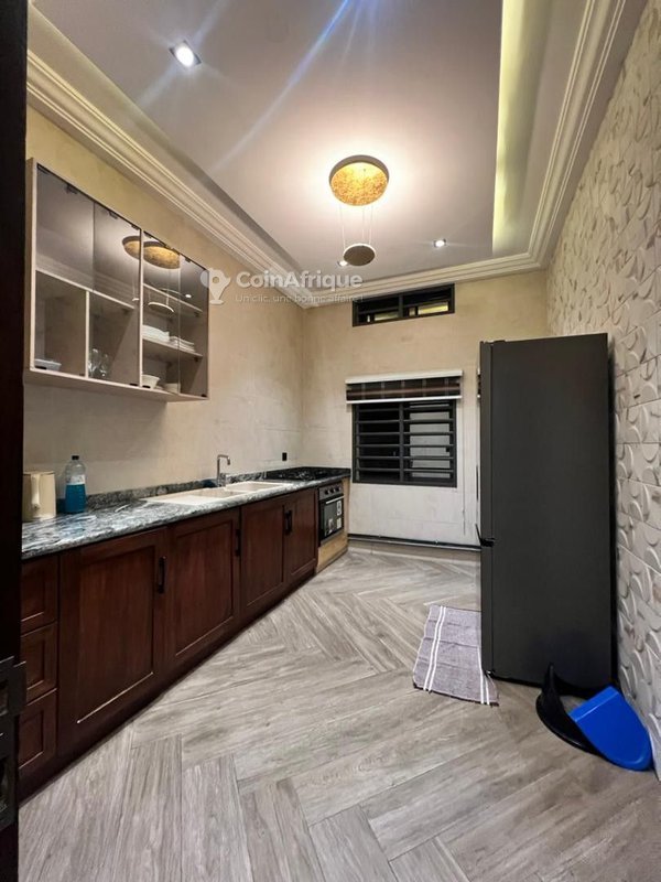 Appartement meublé haut standing de 3 pièces avec climatisation complète et services premium