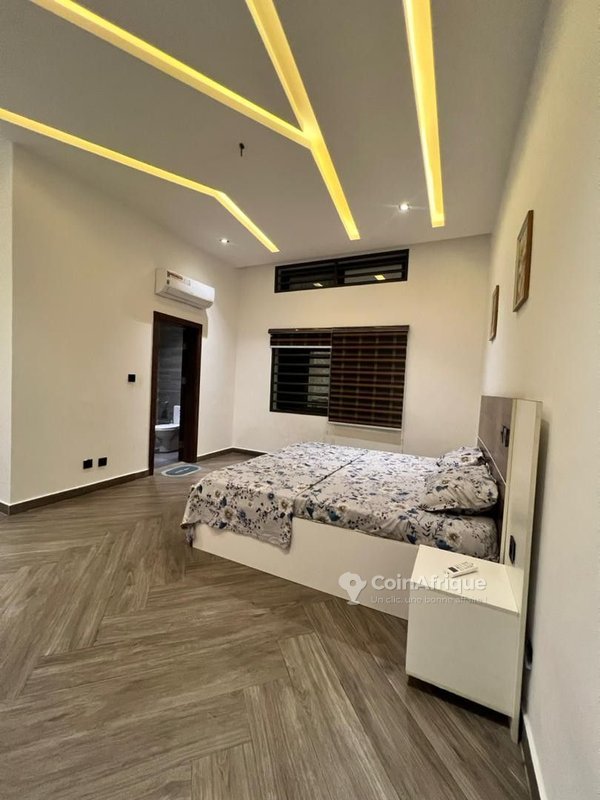 Appartement meublé haut standing de 3 pièces avec climatisation complète et services premium