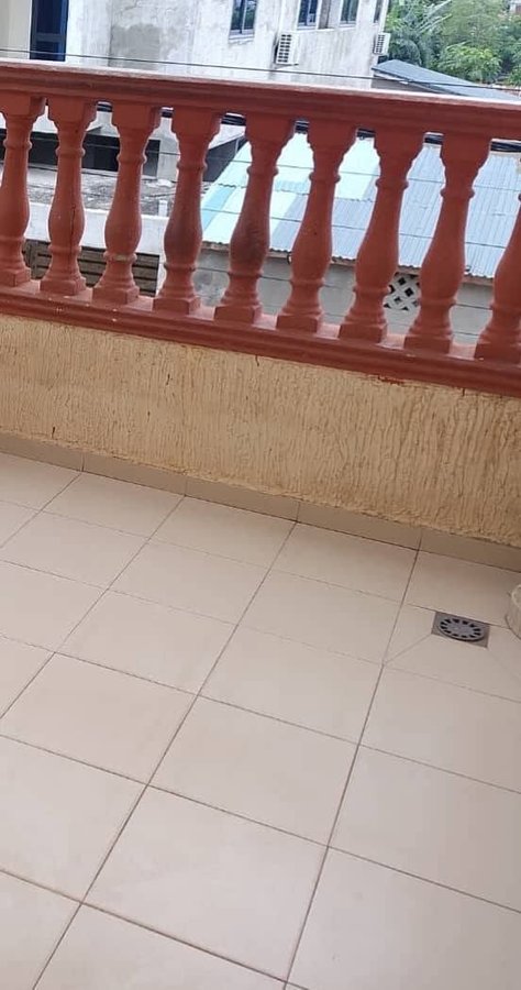 Appartement lumineux de 2 pièces avec salon spacieux et commodités modernes