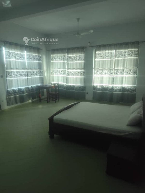Villa luxueuse de 10 pièces avec chambres privatives et garage spacieux