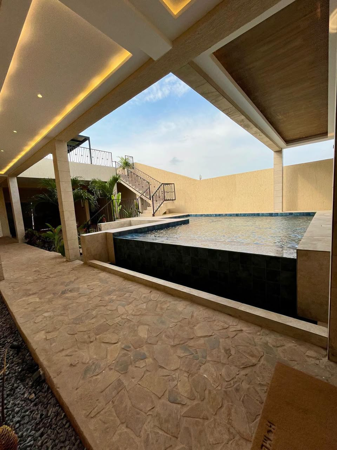 Villa luxueuse de 5 pièces avec piscine et jardin paysager