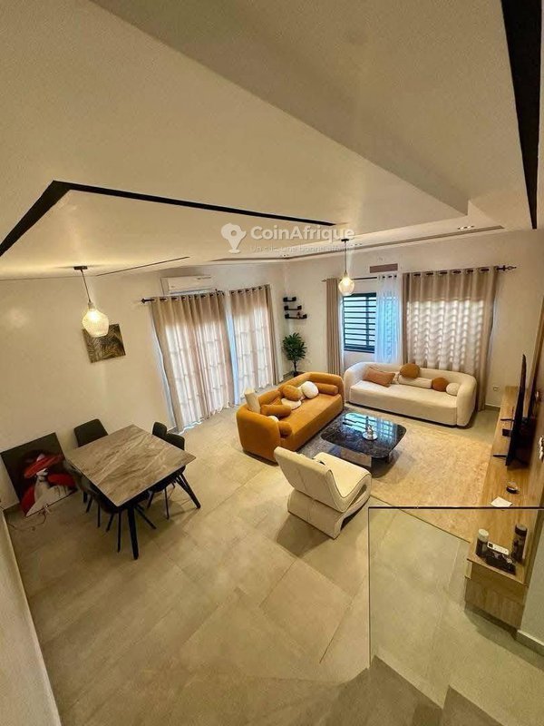 Appartement meublé duplex de 3 pièces avec jardin aménagé et entrée privée