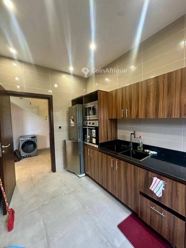 Appartement meublé duplex de 3 pièces avec jardin aménagé et entrée privée