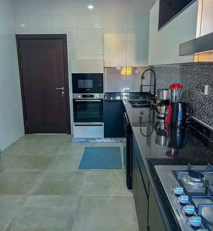 Appartement meublé de 3 pièces avec garage sécurisé et proximité de la plage