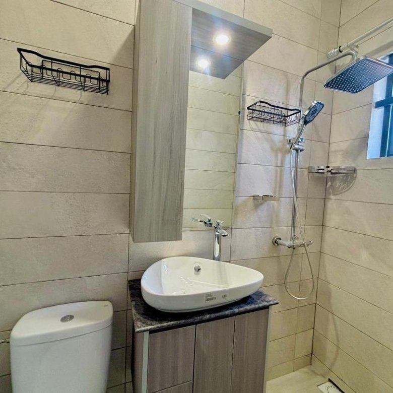 Villa meublée en duplex haut standing avec terrasse et climatisation à proximité de la mer