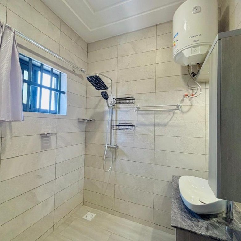 Villa meublée en duplex haut standing avec terrasse et climatisation à proximité de la mer