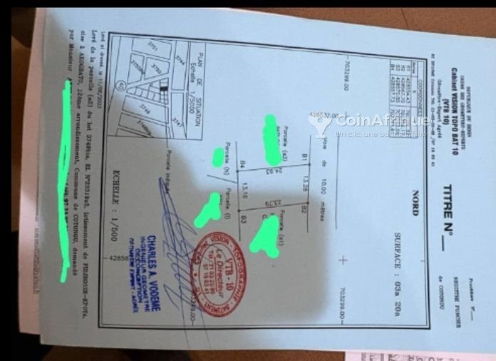 Terrain spacieux de 330m² avec emplacement stratégique près de la plage