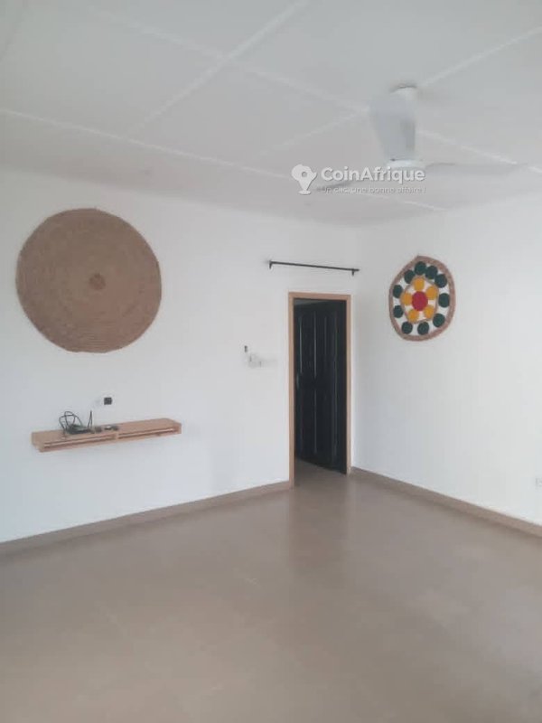 Appartement climatisé avec panneaux solaires et accès véhicule - 2 pièces