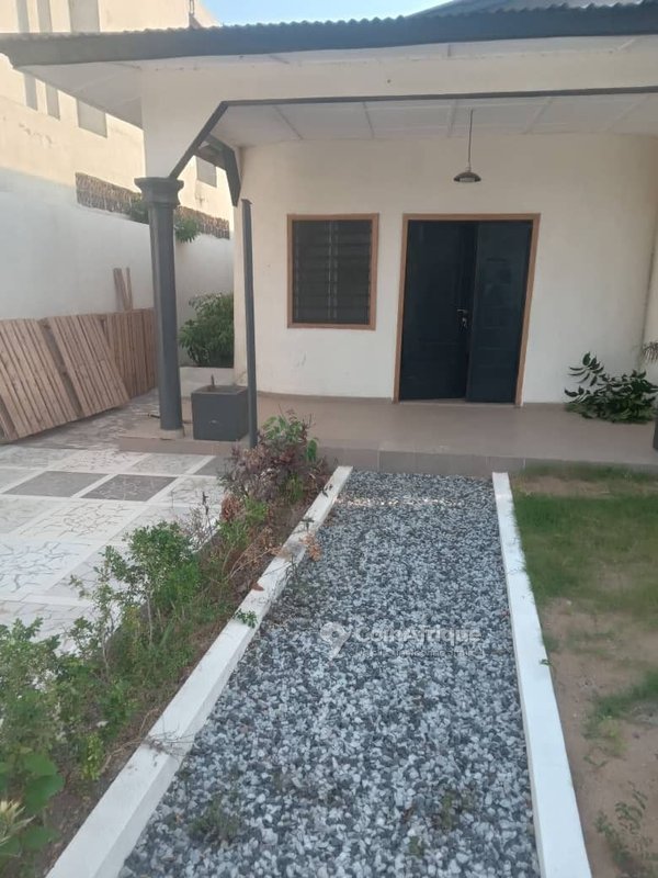 Appartement climatisé avec panneaux solaires et accès véhicule - 2 pièces