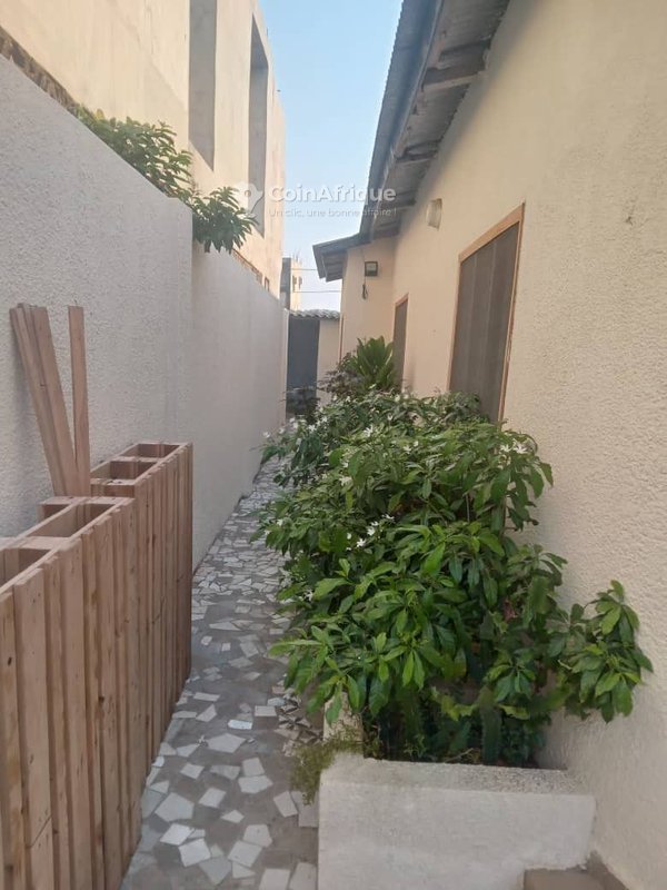 Appartement climatisé avec panneaux solaires et accès véhicule - 2 pièces