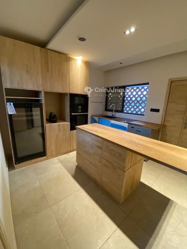 Villa luxueuse de 5 pièces meublée avec entrée et garage personnels