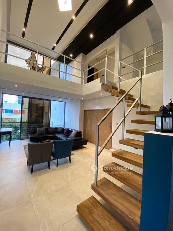 Villa luxueuse de 5 pièces meublée avec entrée et garage personnels