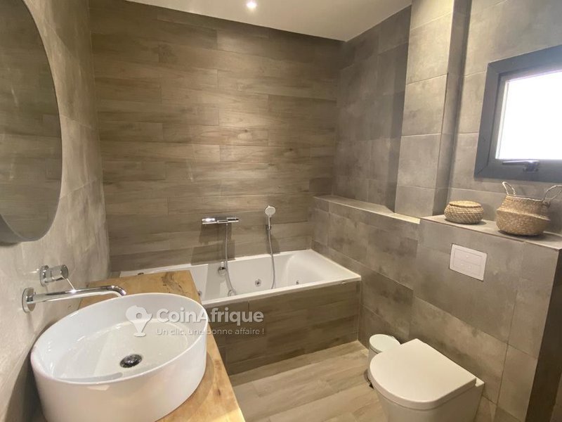 Villa luxueuse de 5 pièces meublée avec entrée et garage personnels