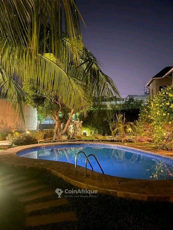 Villa luxueuse de 5 pièces avec piscine et jardin meublé