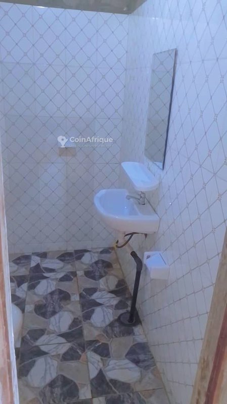 Villa spacieuse avec véranda et forage en location