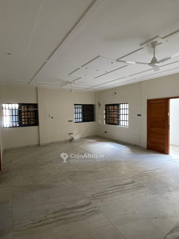 Appartement de 3 pièces avec douches privées et balcon personnel