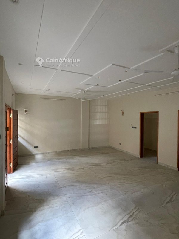 Appartement de 3 pièces avec douches privées et balcon personnel