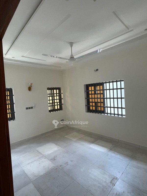 Appartement de 3 pièces avec douches privées et balcon personnel