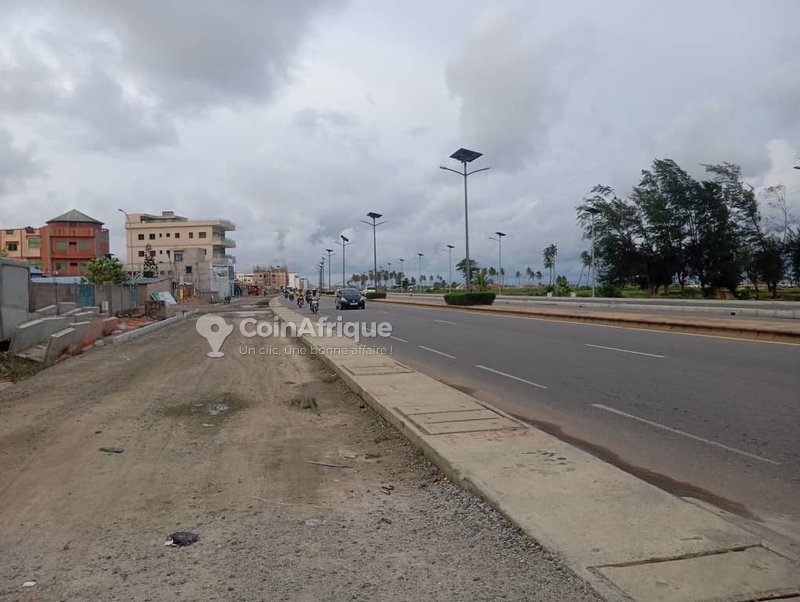 Terrain exceptionnel de 334 m² avec vue sur mer et documents légaux complets