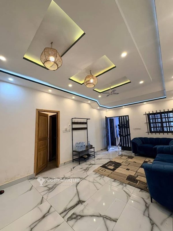 Villa luxueuse de 5 pièces avec piscine et espaces multiples