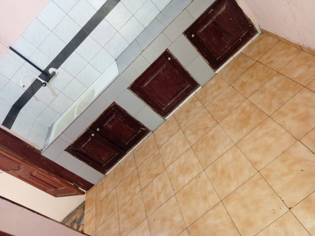 Appartement lumineux de 2 pièces avec placards intégrés et sécurité privée