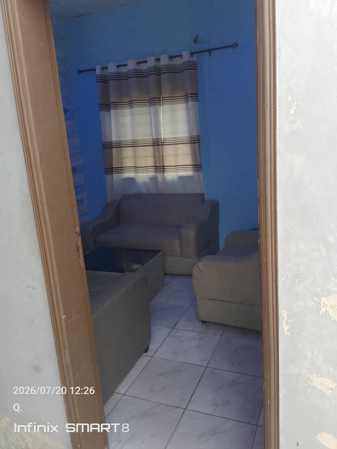 Appartement cosy d'une pièce avec entrée personnelle et arrière-cour spacieuse