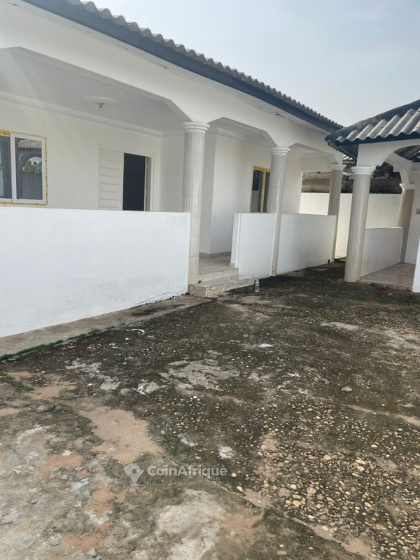 Villa luxueuse de 4 chambres avec climatisation prévue et grand espace extérieur