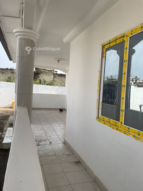 Villa luxueuse de 4 chambres avec climatisation prévue et grand espace extérieur