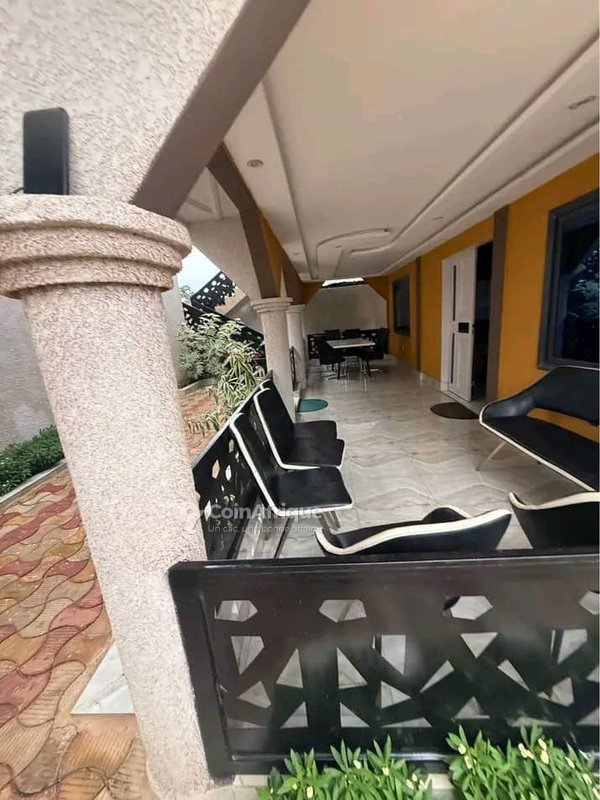 Villa luxueuse de 3 pièces avec jardin, garage et titre foncier