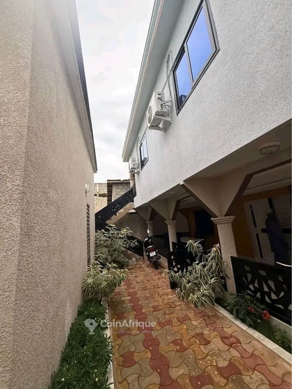 Villa luxueuse de 3 pièces avec jardin, garage et titre foncier