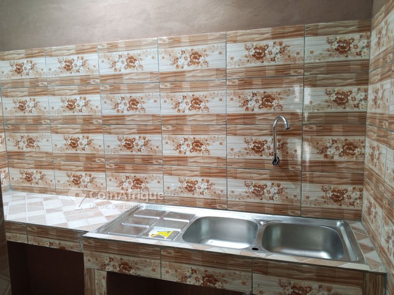 Villa de 2 pièces avec salon spacieux et sanitaires modernes