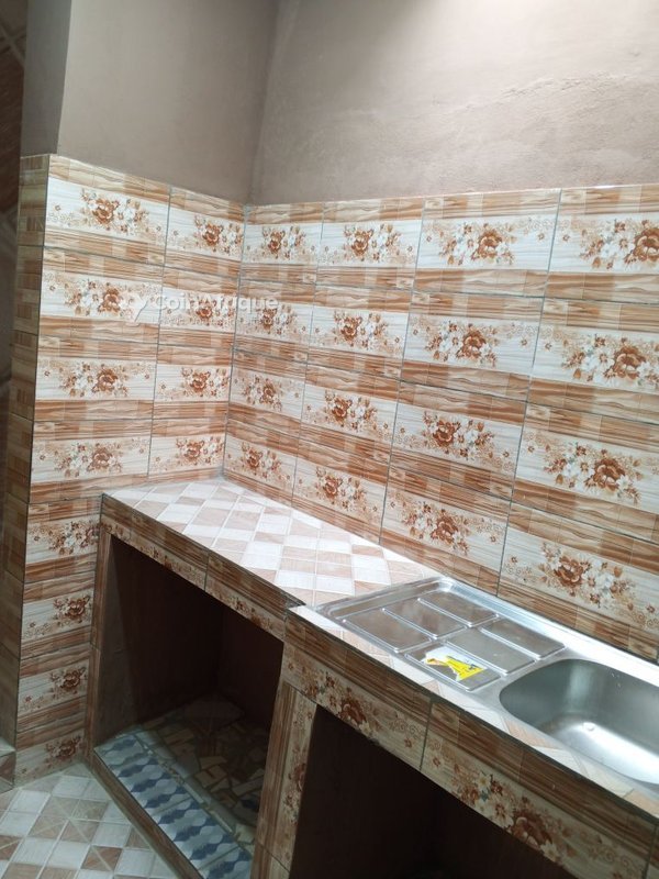 Villa de 2 pièces avec salon spacieux et sanitaires modernes