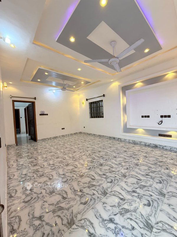 Villa de 3 pièces avec climatisation, terrasse et garage spacieux