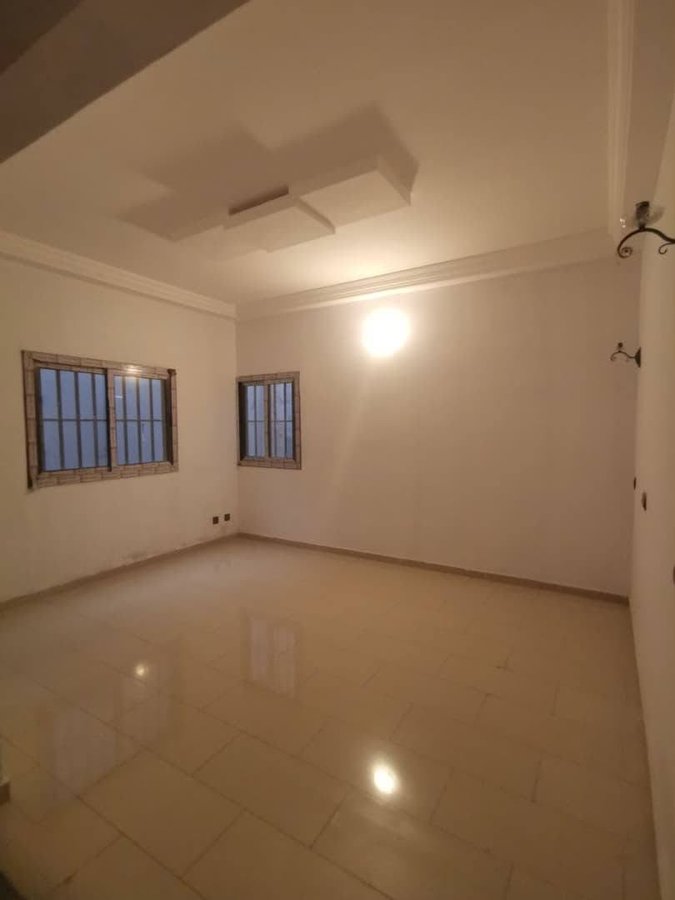 Villa spacieuse de 6 pièces avec jardin et garage privé