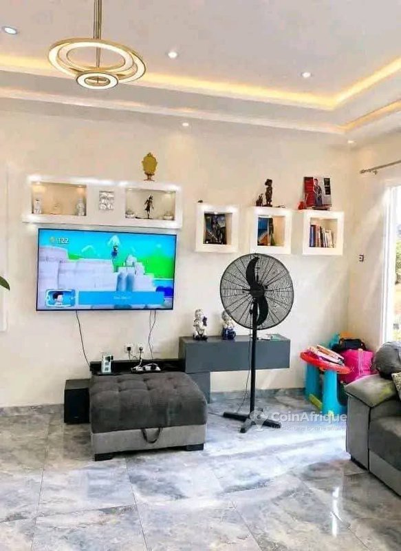 Villa luxueuse de 7 pièces avec titre foncier personnel et système solaire intégré